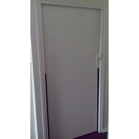 Porte pleine prépeinte  avec anti pince doigt - 83 cm